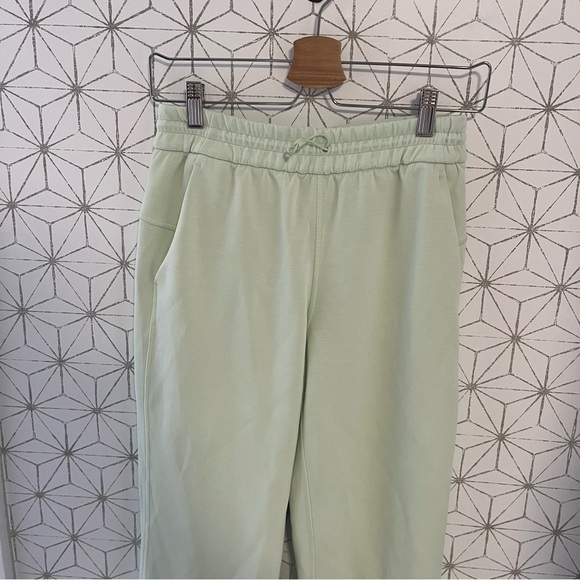 Lululemon Softstreme High-Rise Pant *Full Length
Kohlrabi Green - Picture 6 of 10